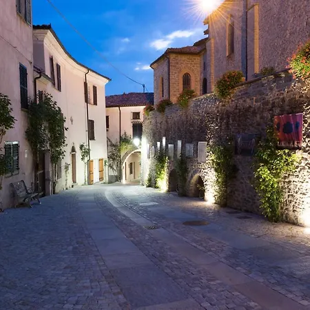 Cascina Curairone شقة