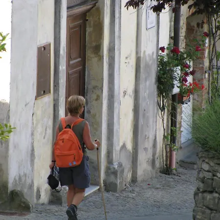 Cascina Curairone شقة